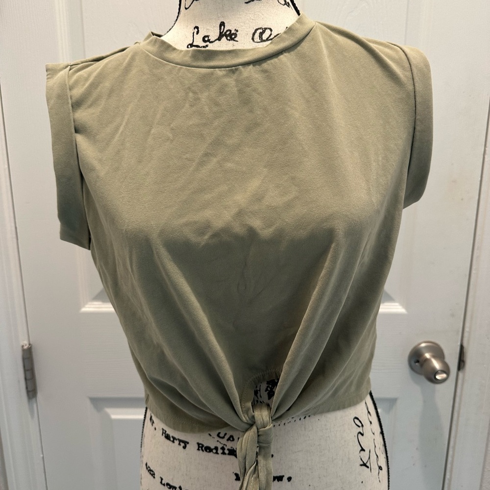 Cider Olive Tie-Front Sleeveless Crop Top